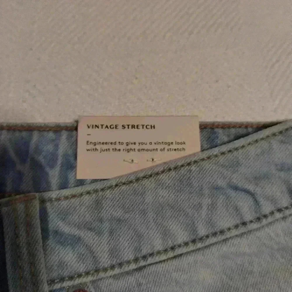 - Universal Thread High-Rise Midi Shorts White Size 8 New - Picture 11 of 15
